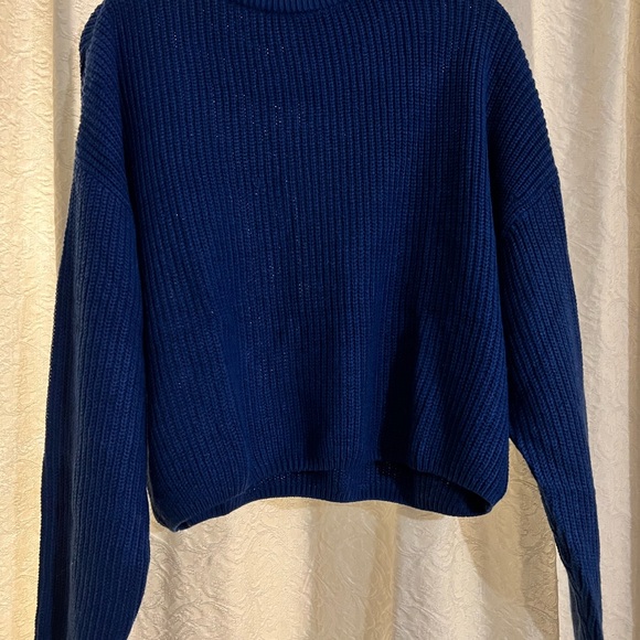 2 Gently Worn H&M sweaters - Picture 4 of 5